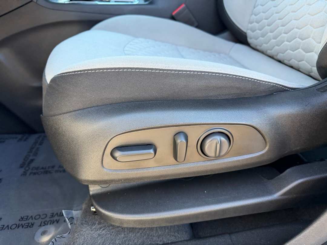 2020 Chevrolet Equinox LS - Image 15