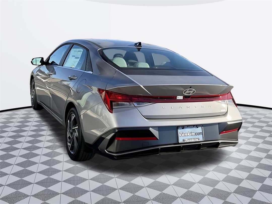 2026 Hyundai Elantra Limited - Image 5