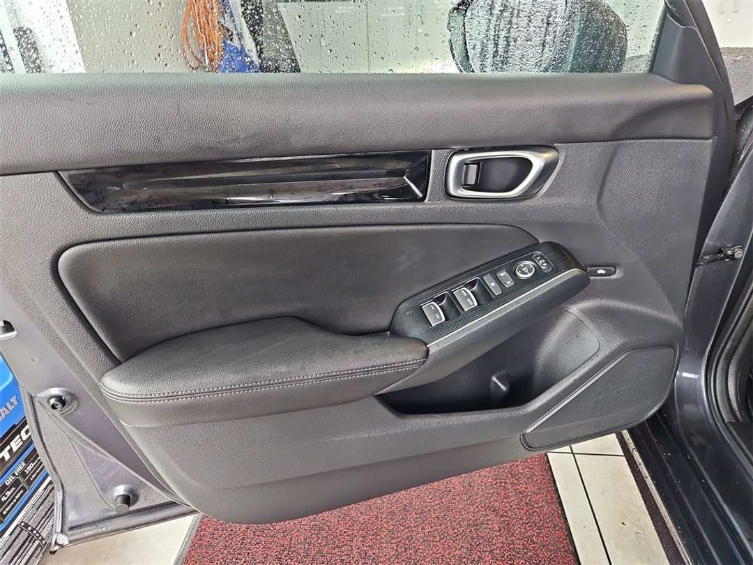 2024 Honda Civic Touring - Image 10