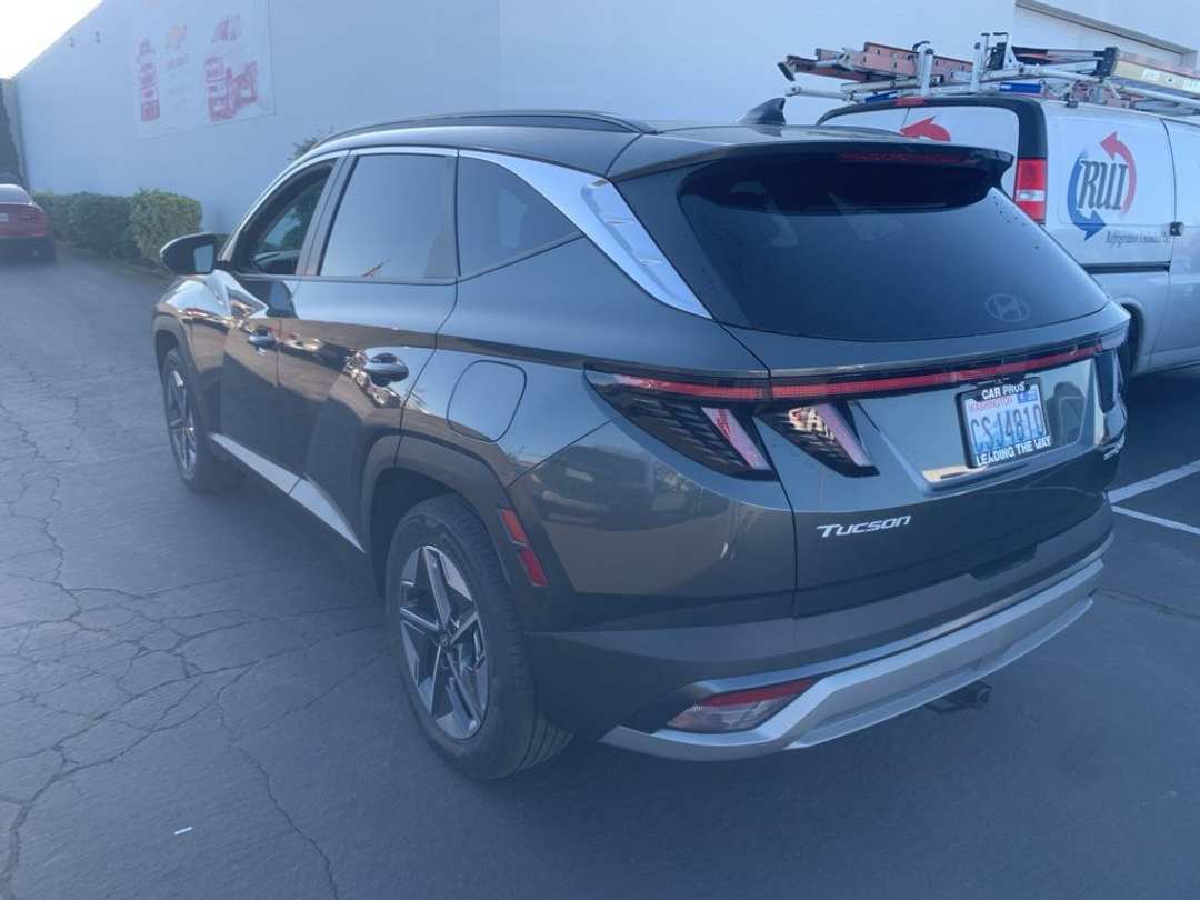 2025 Hyundai Tucson SEL Convenience - Image 2