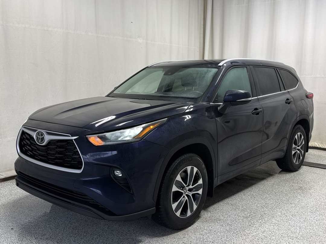 2024 Toyota Highlander XLE - Image 2