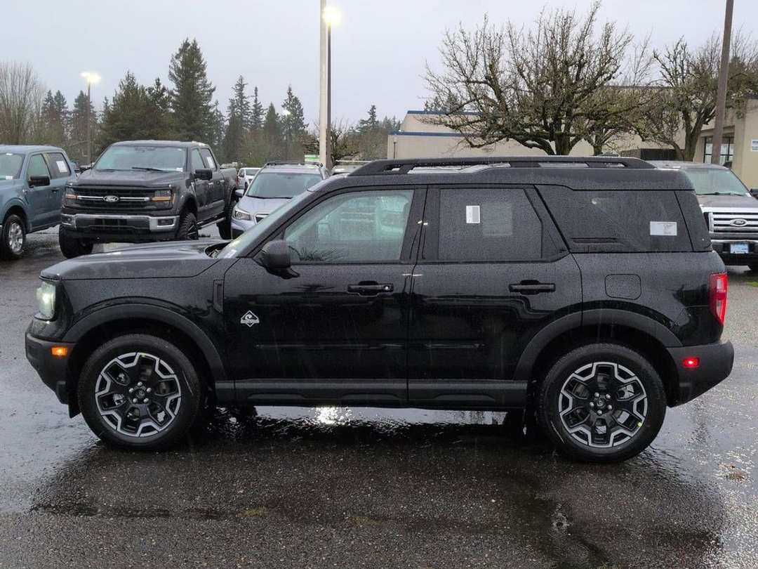 2025 Ford Bronco Sport Outer Banks - Image 2