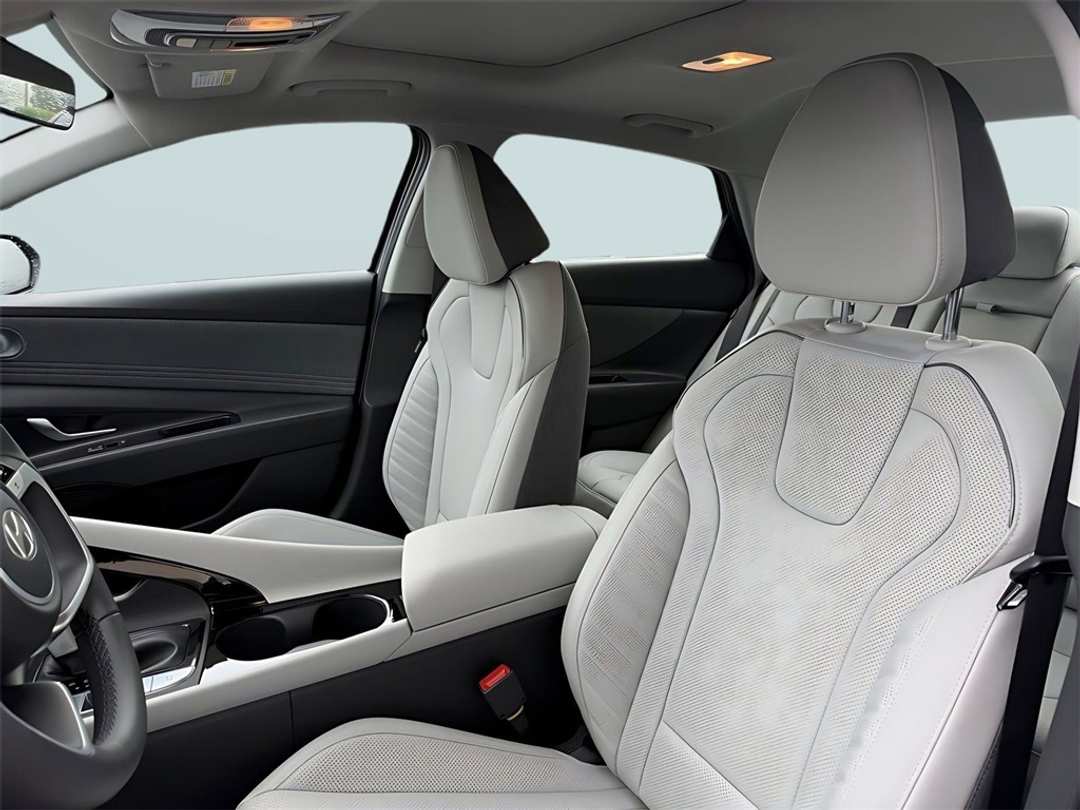 2026 Hyundai Elantra Limited - Image 15