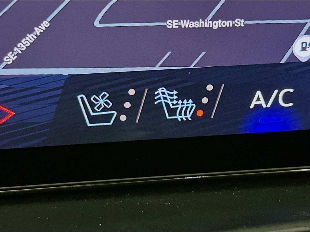 2025 Chevrolet Suburban Premier - Image 21