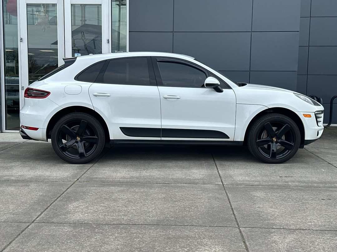 2017 Porsche Macan Base - Image 2