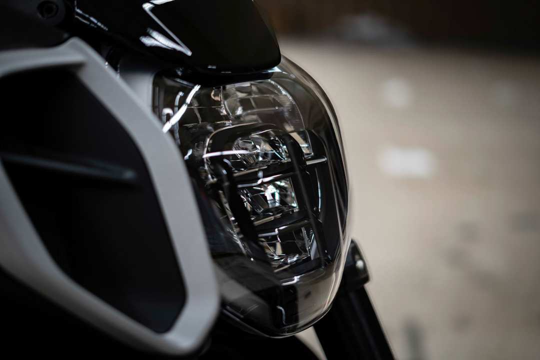 2024 Ducati Diavel V4 - Image 9