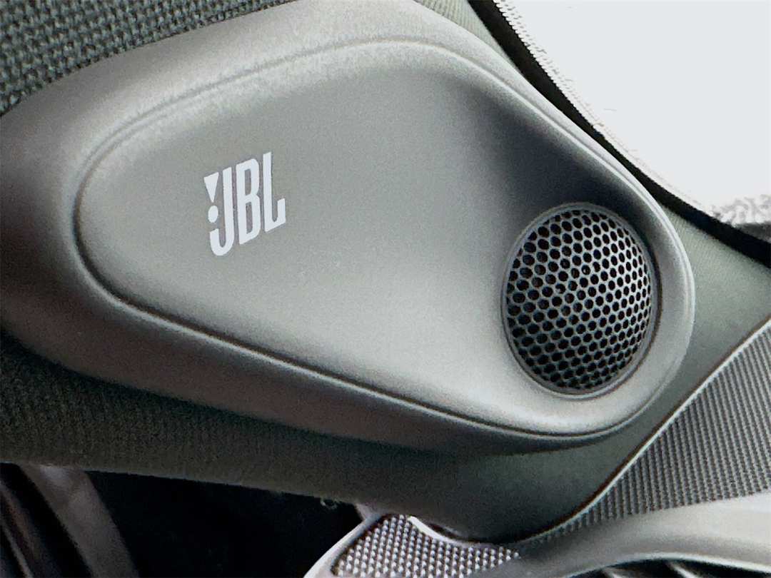 2025 Toyota Crown Signia Limited - Image 19