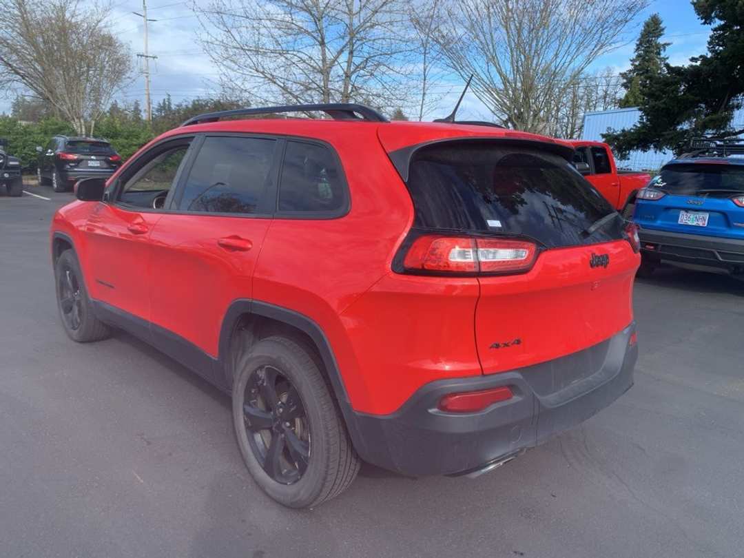 2018 Jeep Cherokee Latitude - Image 2