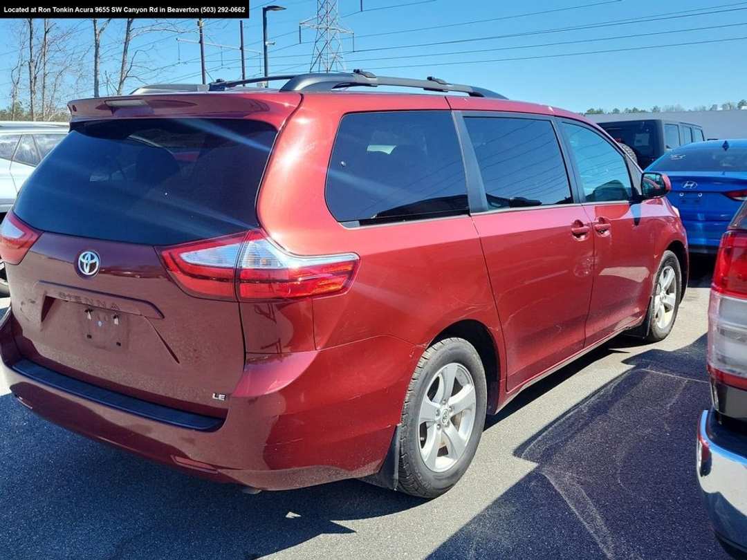 2017 Toyota Sienna LE - Image 3