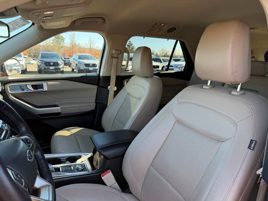 2022 Ford Explorer Limited - Image 16