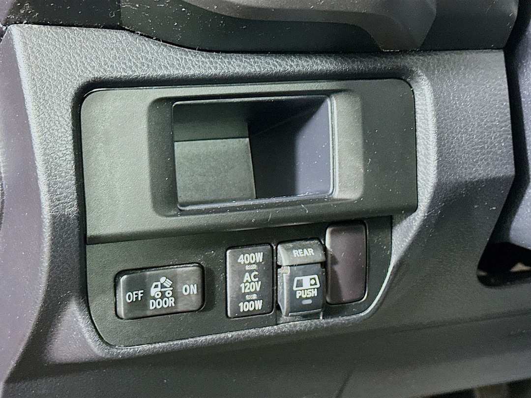 2017 Toyota Tacoma TRD Pro - Image 11