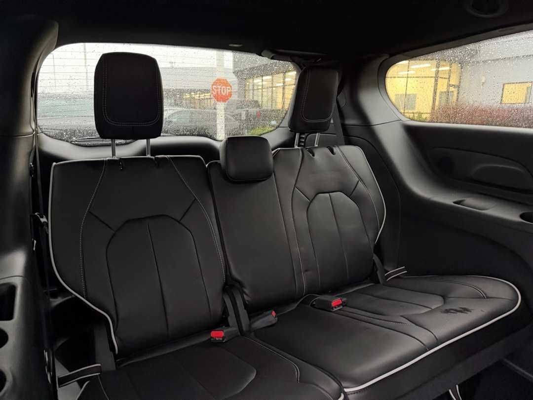 2026 Chrysler Pacifica Limited - Image 32