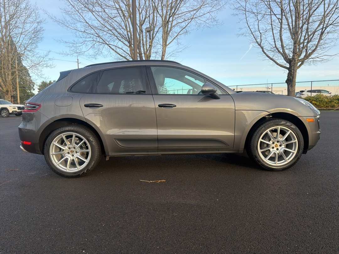 2018 Porsche Macan Base - Image 8