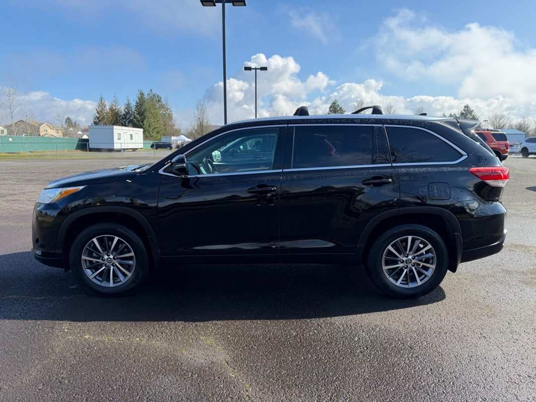 2019 Toyota Highlander XLE - Image 5