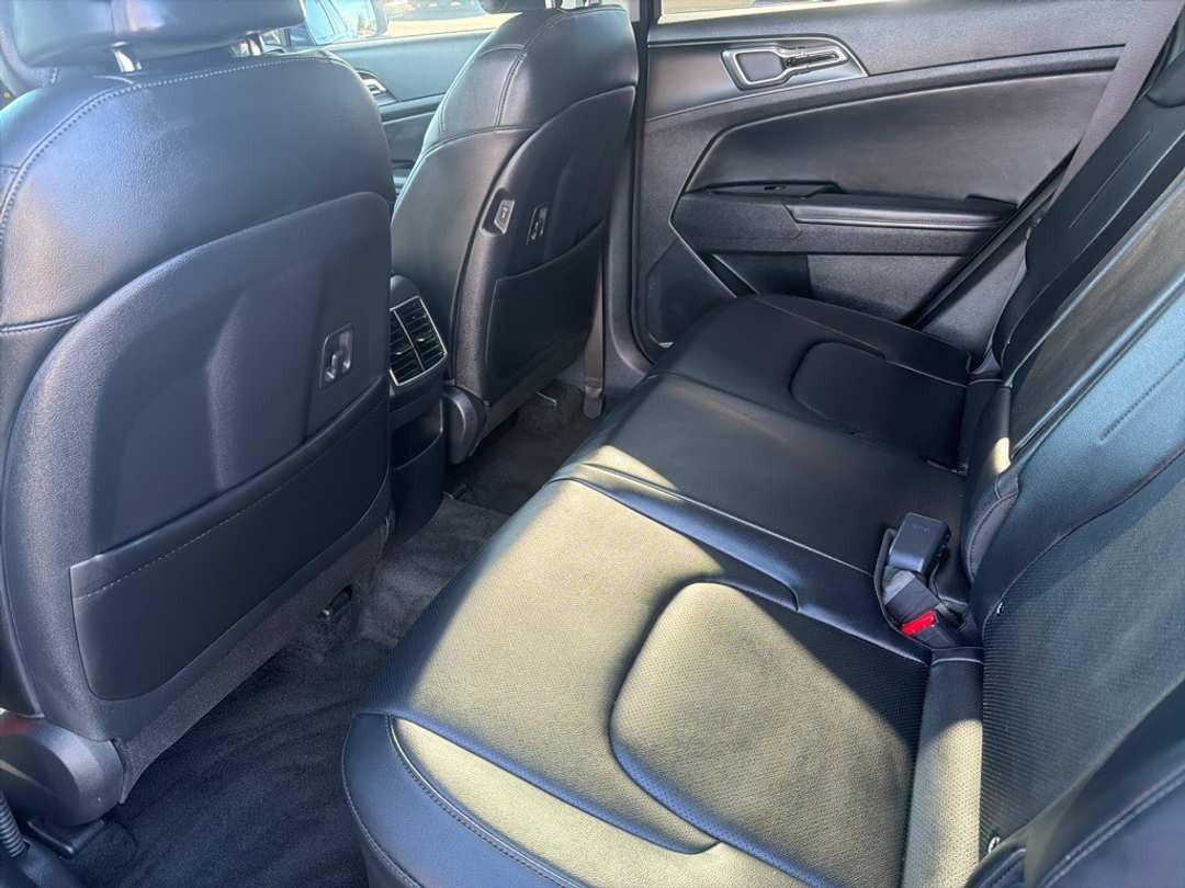 2024 Kia Sportage EX - Image 18