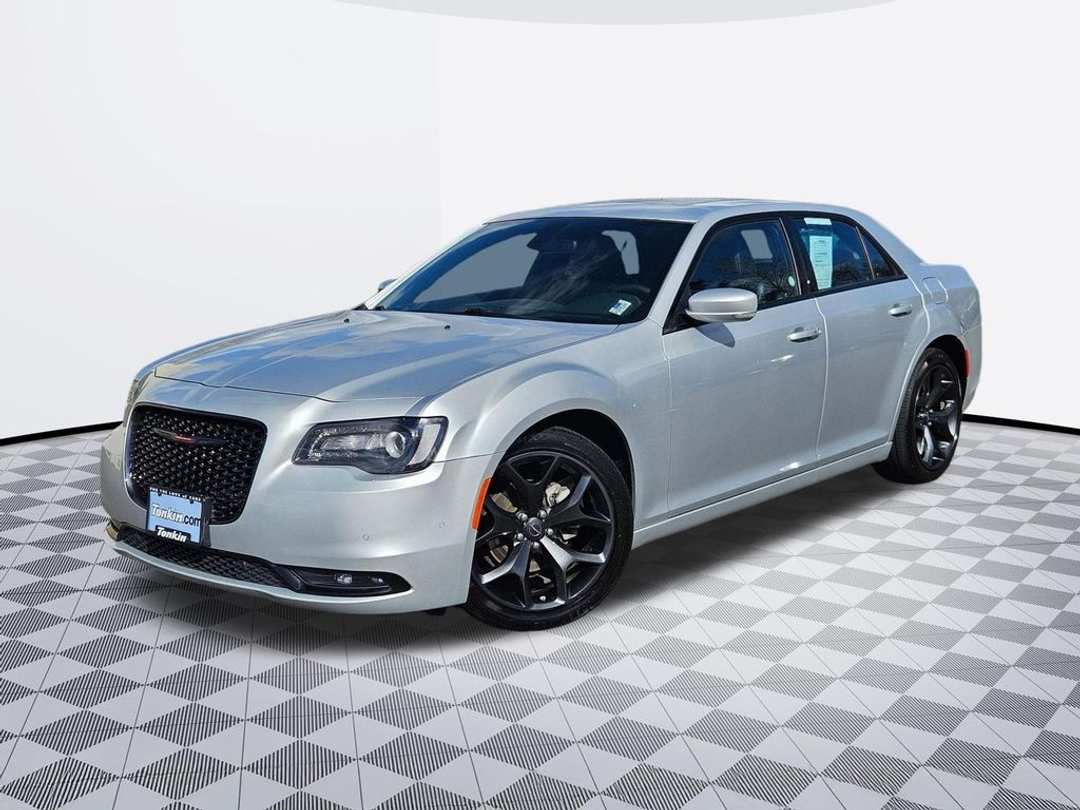 2023 Chrysler 300 S - Image 2