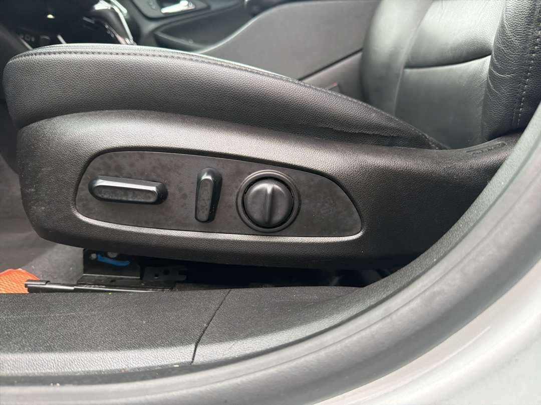 2019 Chevrolet Malibu LT - Image 14