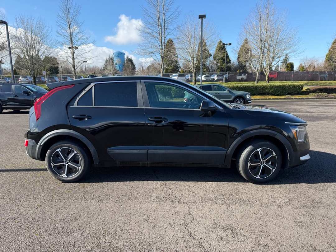 2024 Kia Niro LX - Image 9