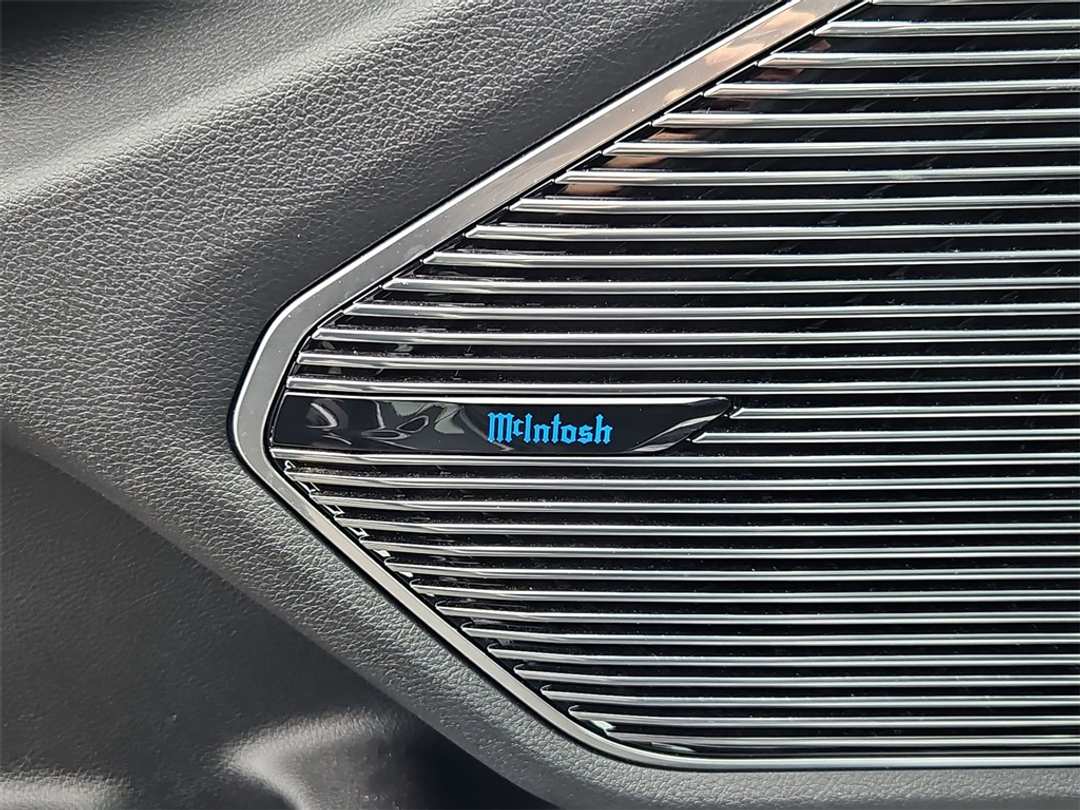 2023 Jeep Grand Cherokee Overland 4xe - Image 12