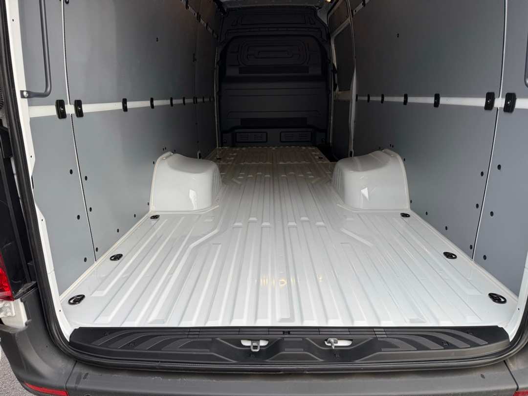 2025 Mercedes-Benz Sprinter 4500 Extended Cargo 170 in. WB - Image 13