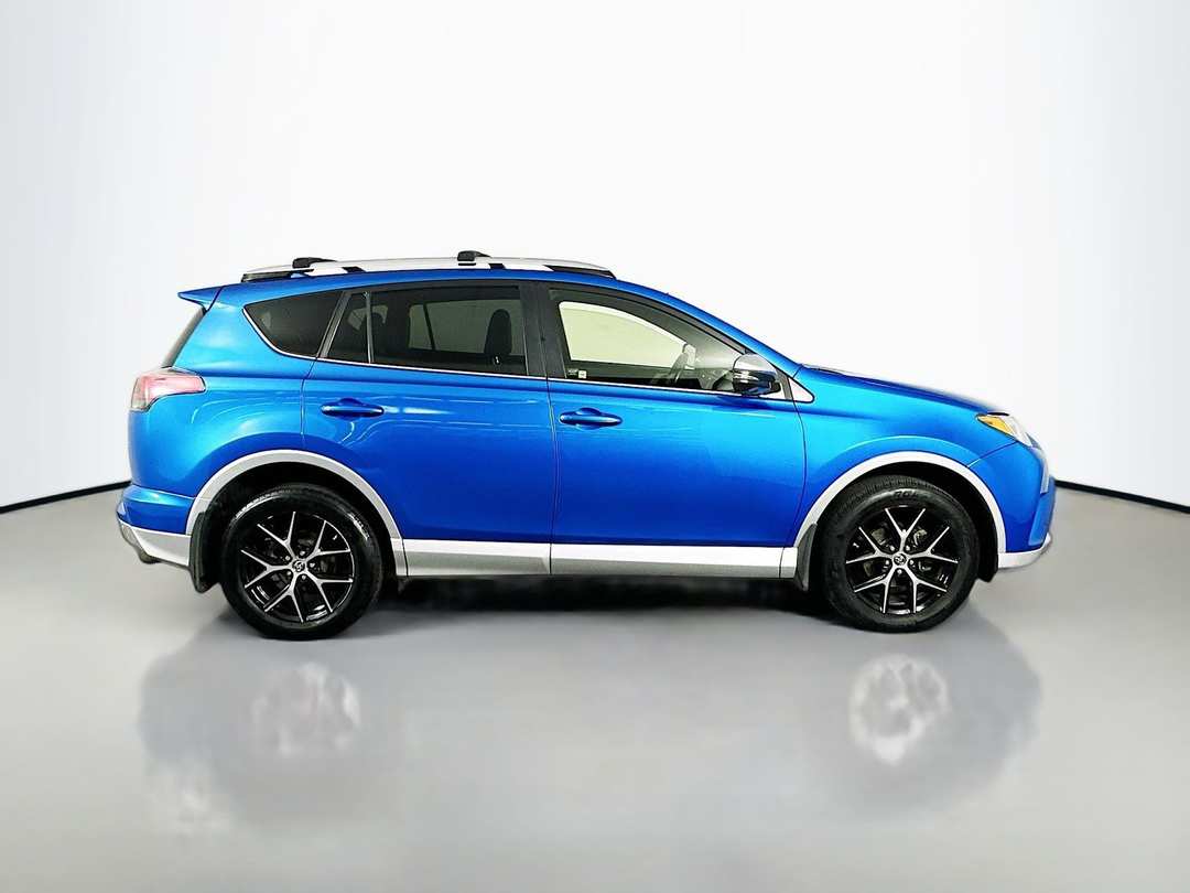 2016 Toyota Rav4 SE - Image 9