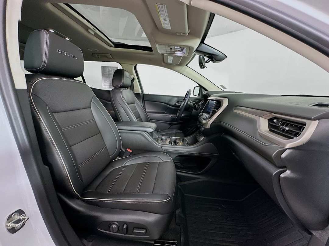 2021 GMC Acadia Denali - Image 32