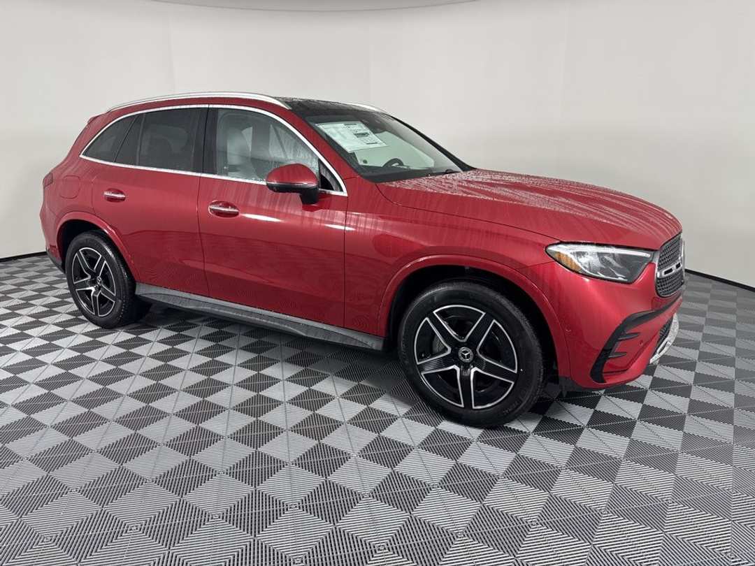 2026 Mercedes-Benz GLC 300 - Image 3