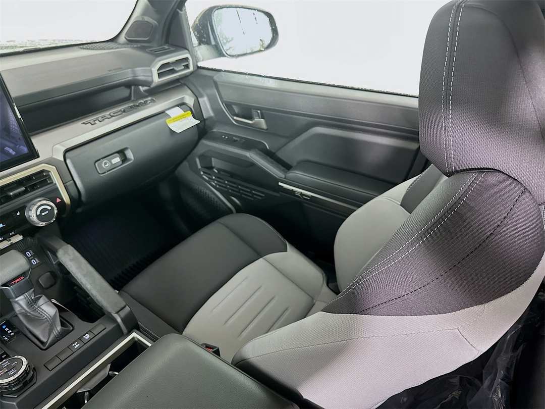 2025 Toyota Tacoma TRD Off Road - Image 25
