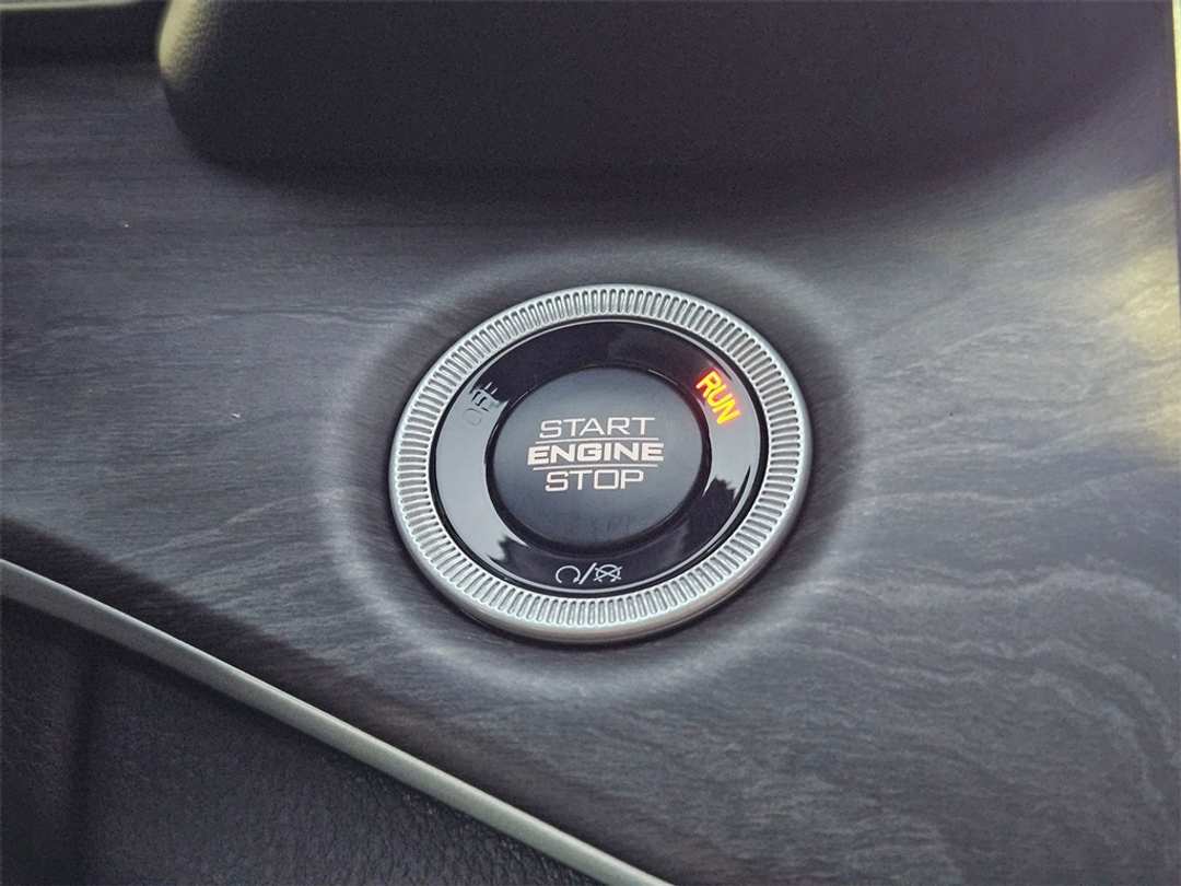 2025 Jeep Grand Cherokee Limited - Image 17