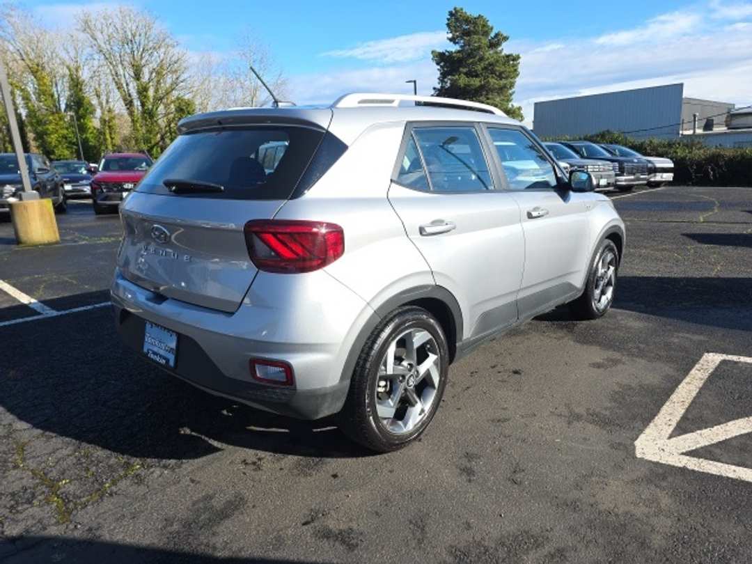 2025 Hyundai Venue SEL - Image 5
