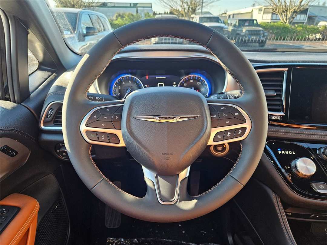 2026 Chrysler Pacifica Pinnacle - Image 15