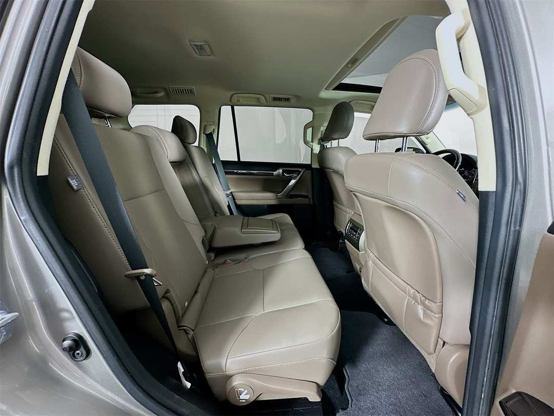 2021 Lexus GX 460 - Image 28