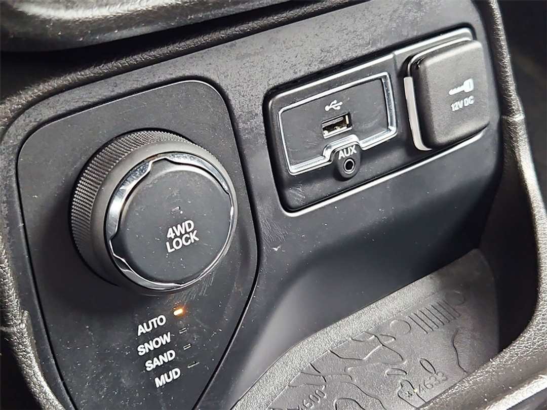 2017 Jeep Renegade Altitude - Image 34