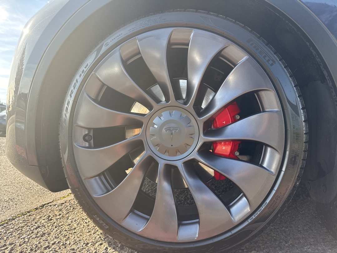 2025 Tesla Model Y Performance - Image 9