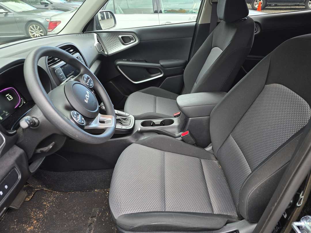2025 Kia Soul LX - Image 3
