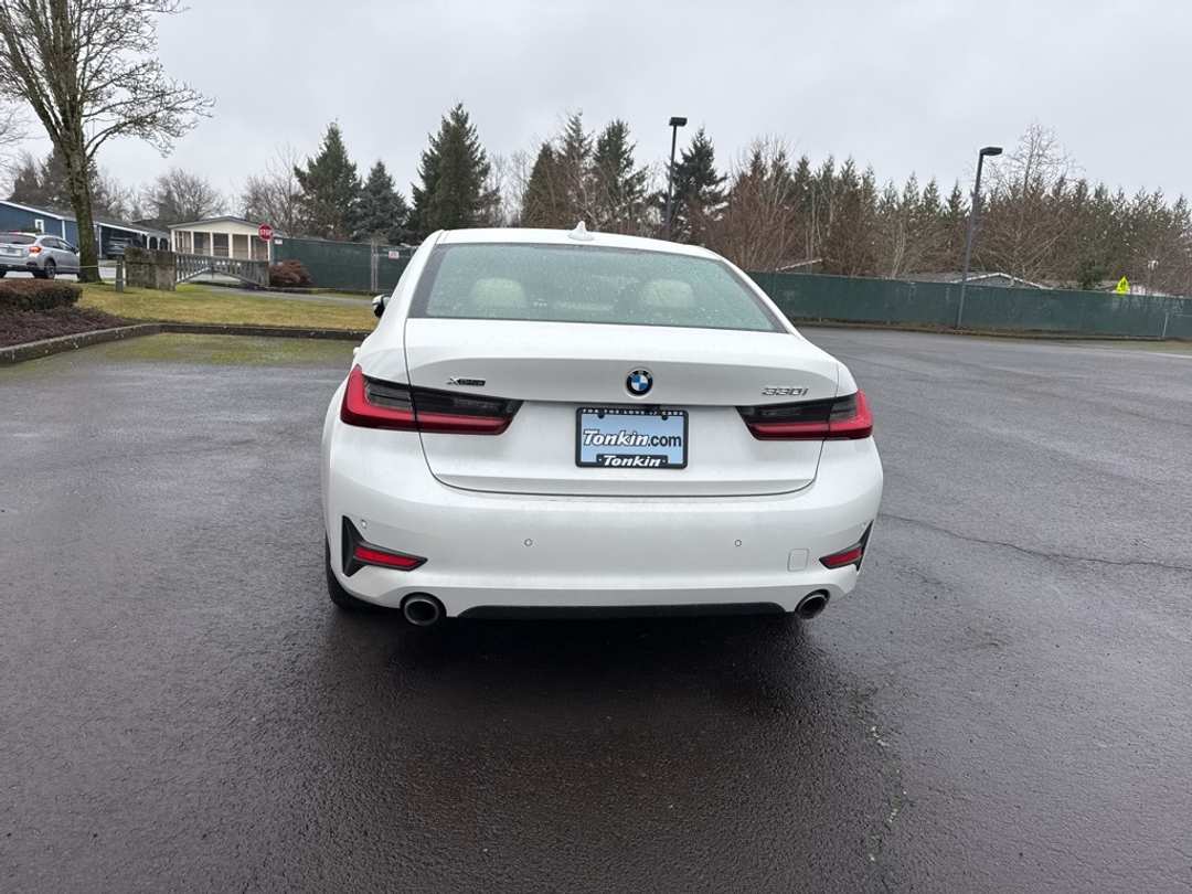 2022 BMW 3 Series 330i xDrive - Image 6