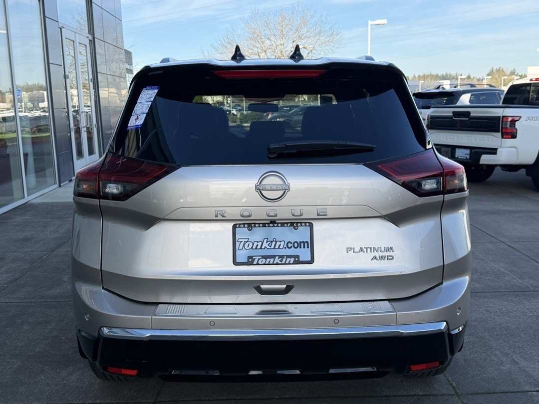 2026 Nissan Rogue Platinum - Image 9