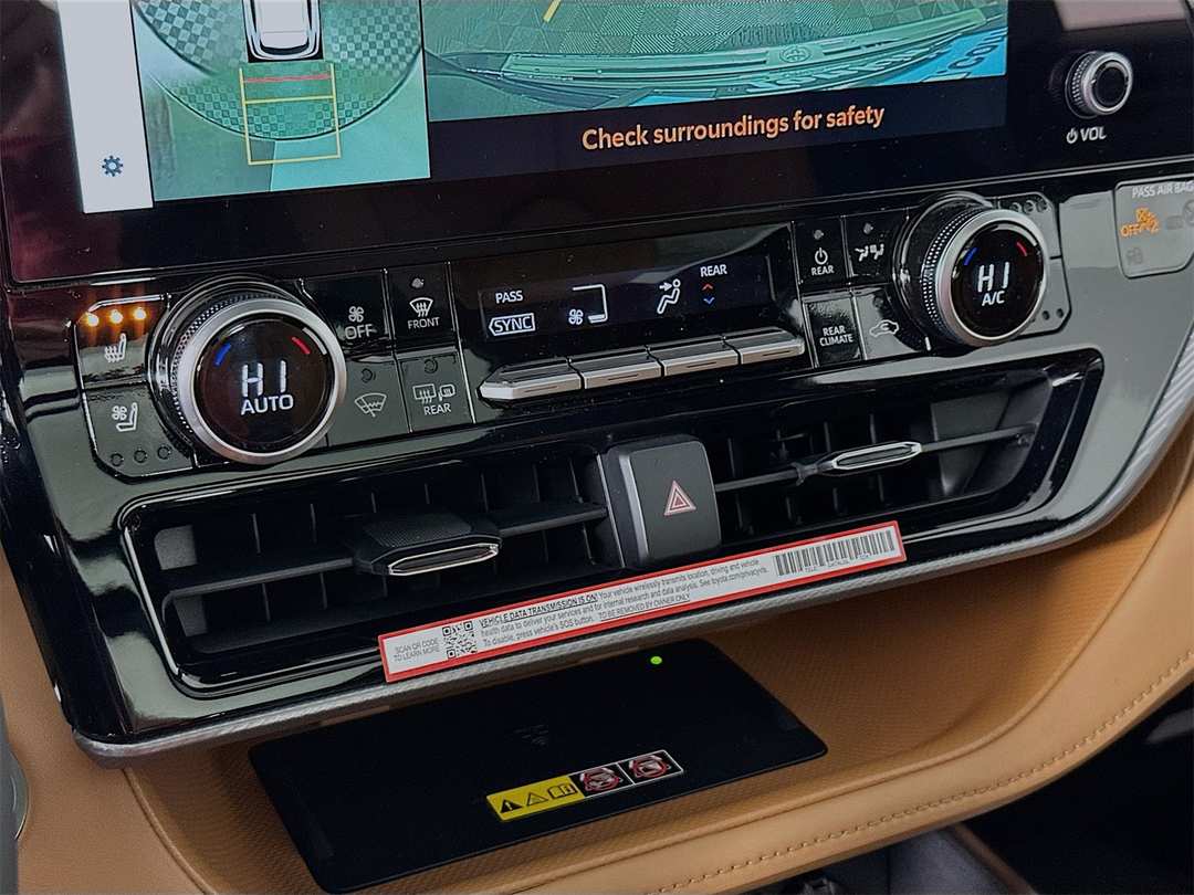 2026 Toyota Highlander Platinum - Image 16