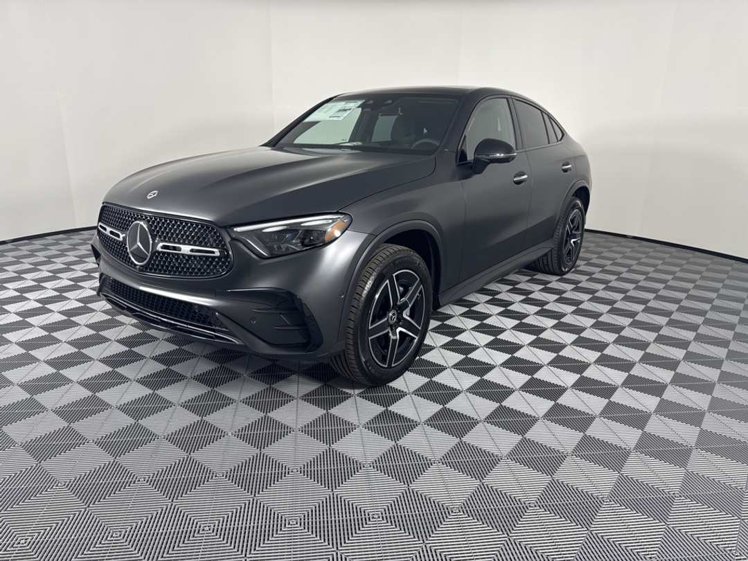 2026 Mercedes-Benz GLC 300 - Image 3
