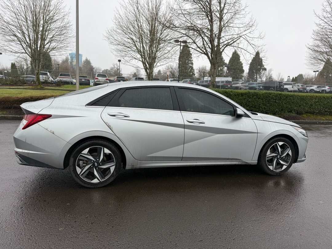 2021 Hyundai Elantra Limited - Image 8