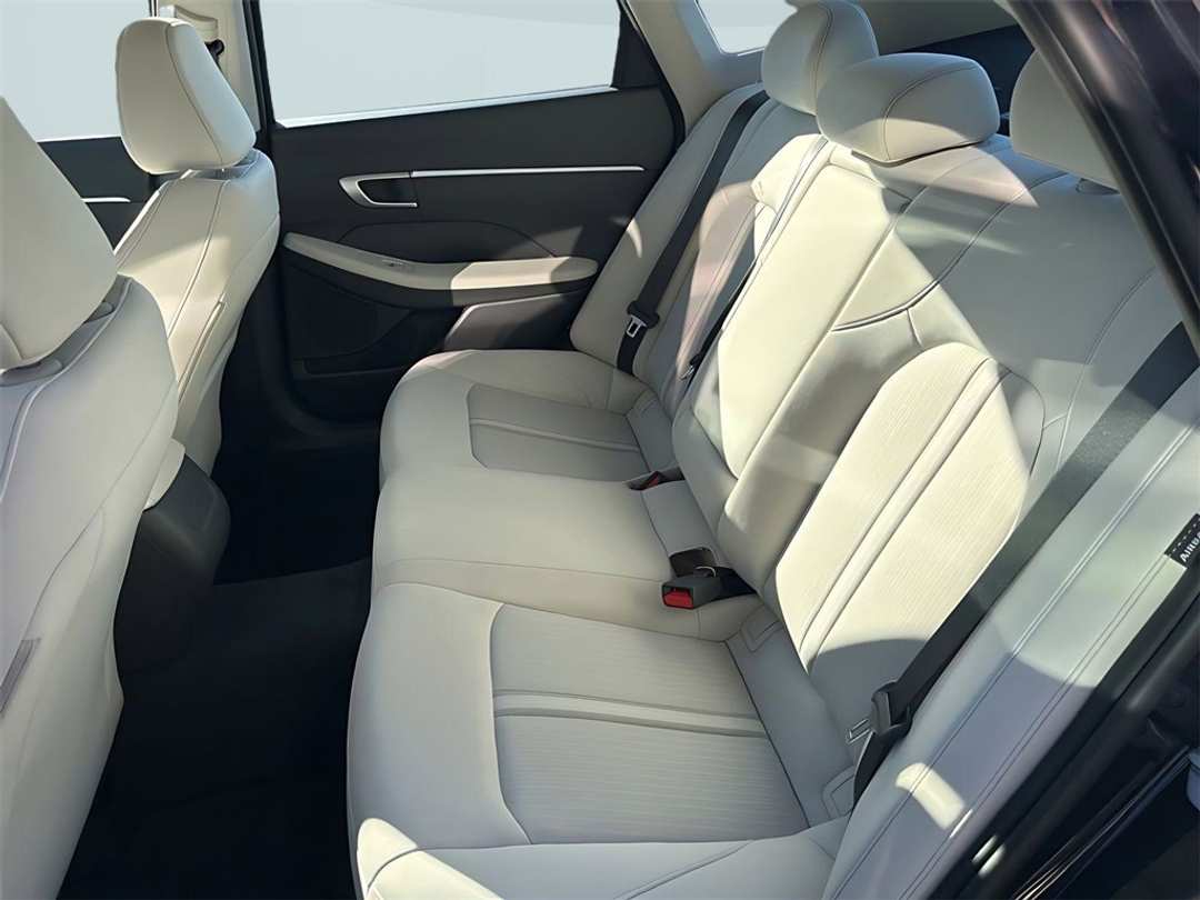 2026 Hyundai Sonata SEL Sport - Image 9