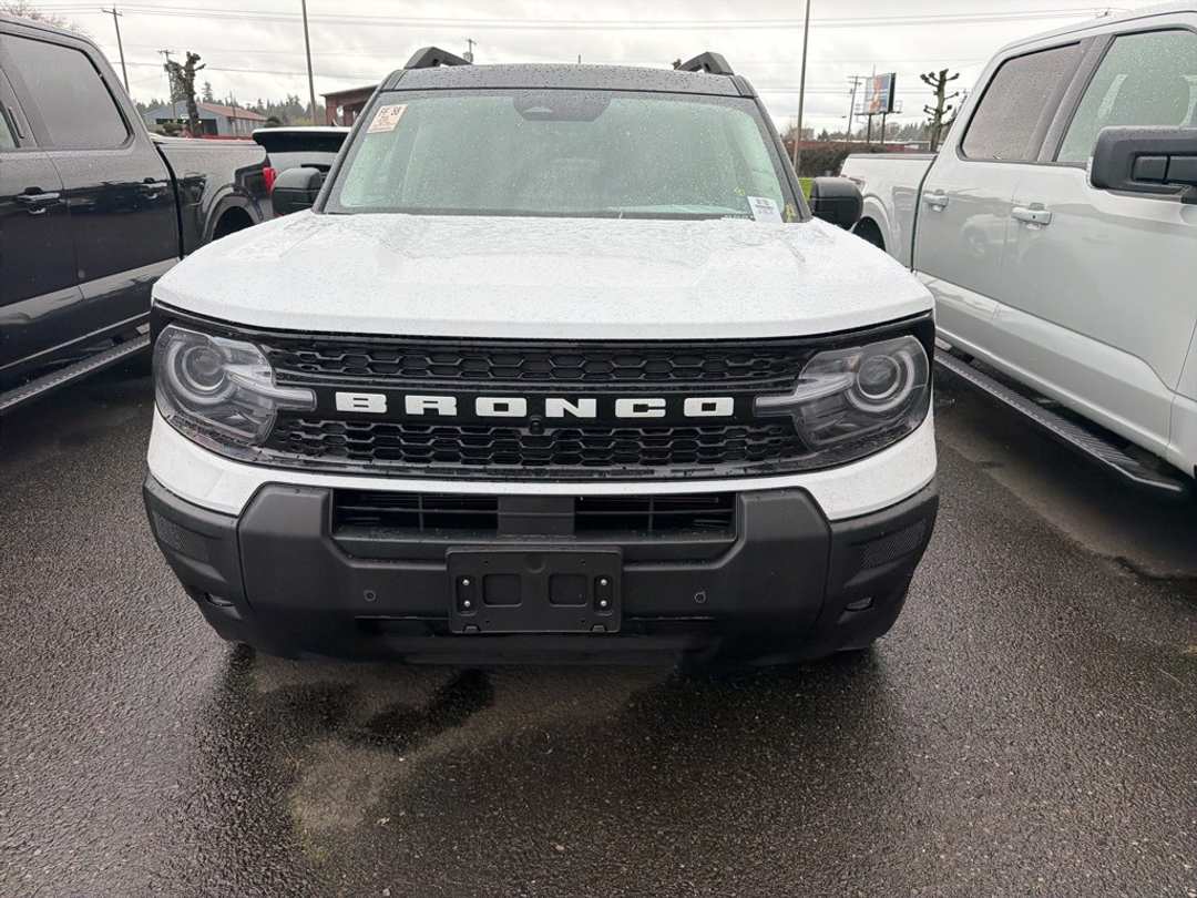 2025 Ford Bronco Sport Outer Banks - Image 2