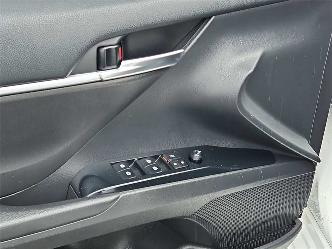 2020 Toyota Camry SE - Image 11