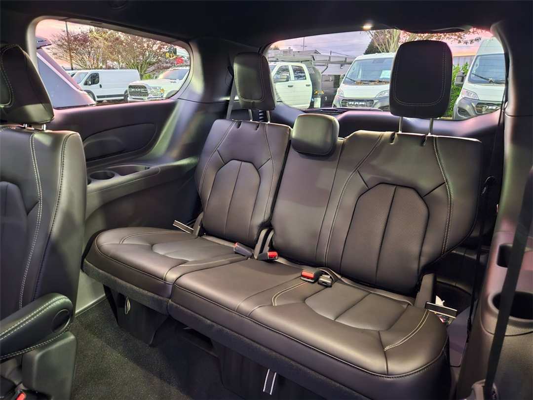 2026 Chrysler Pacifica Select - Image 31