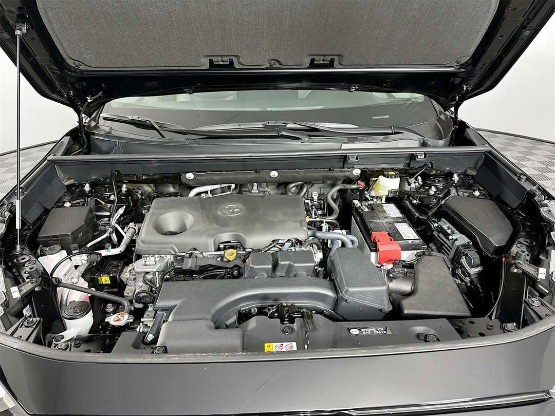 2025 Toyota Rav4 XLE Premium - Image 32
