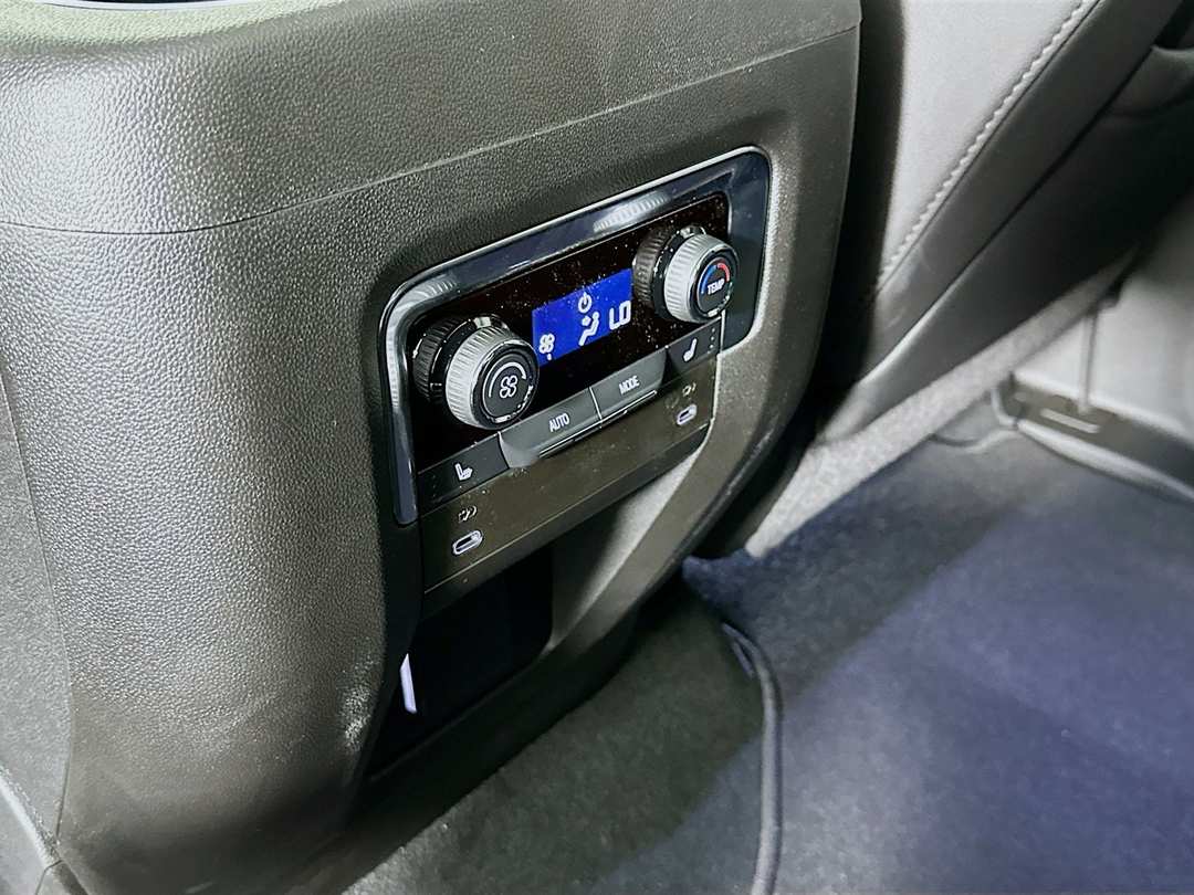 2025 Chevrolet Suburban Premier - Image 27