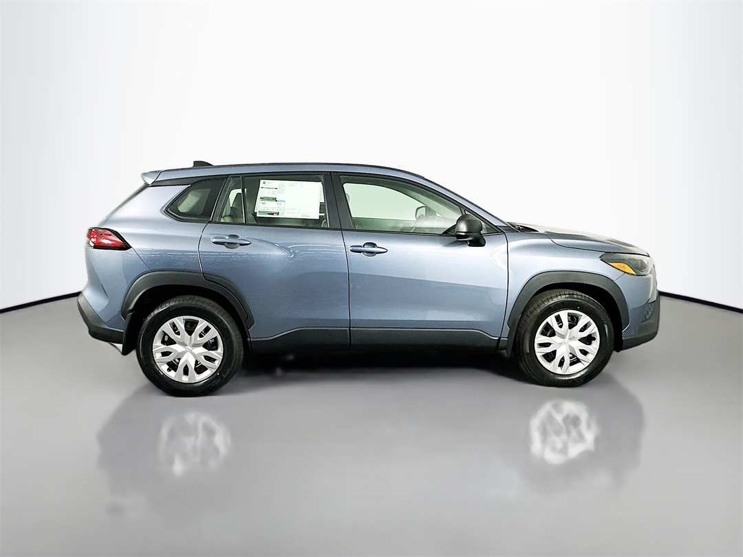 2026 Toyota Corolla Cross L - Image 8