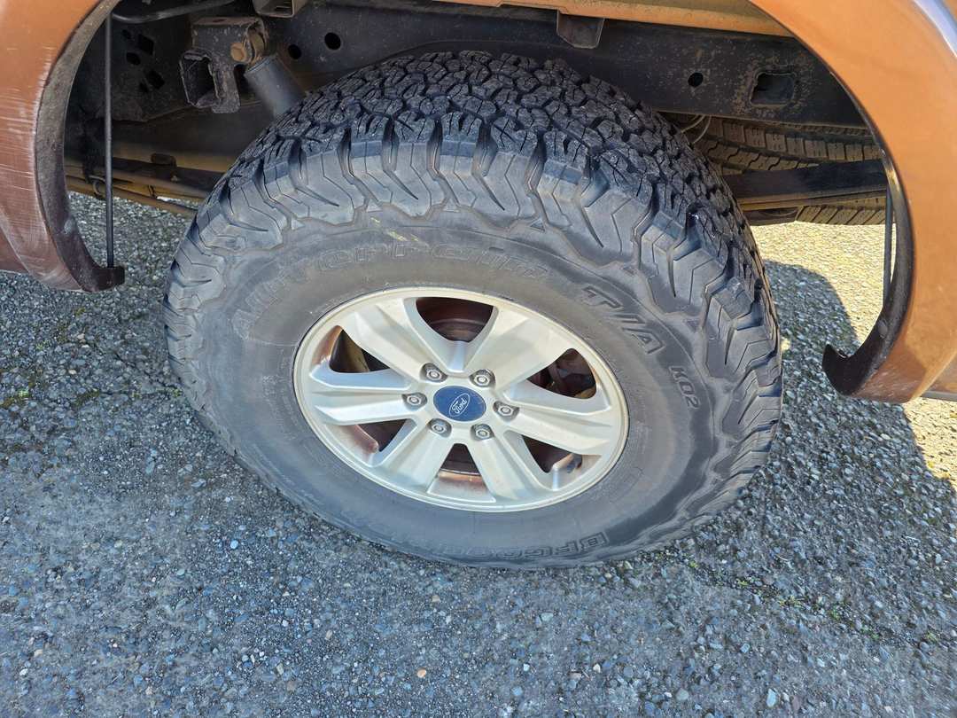 2012 Ford F-150 Lariat - Image 11