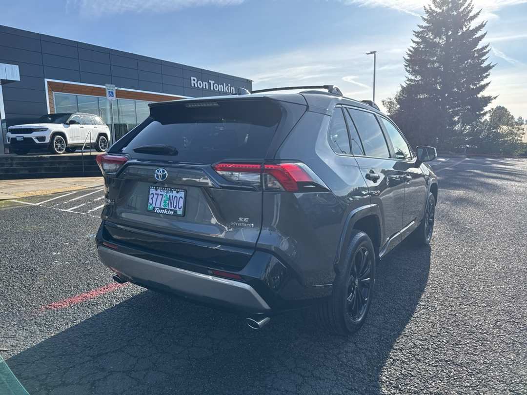 2022 Toyota Rav4 SE - Image 7