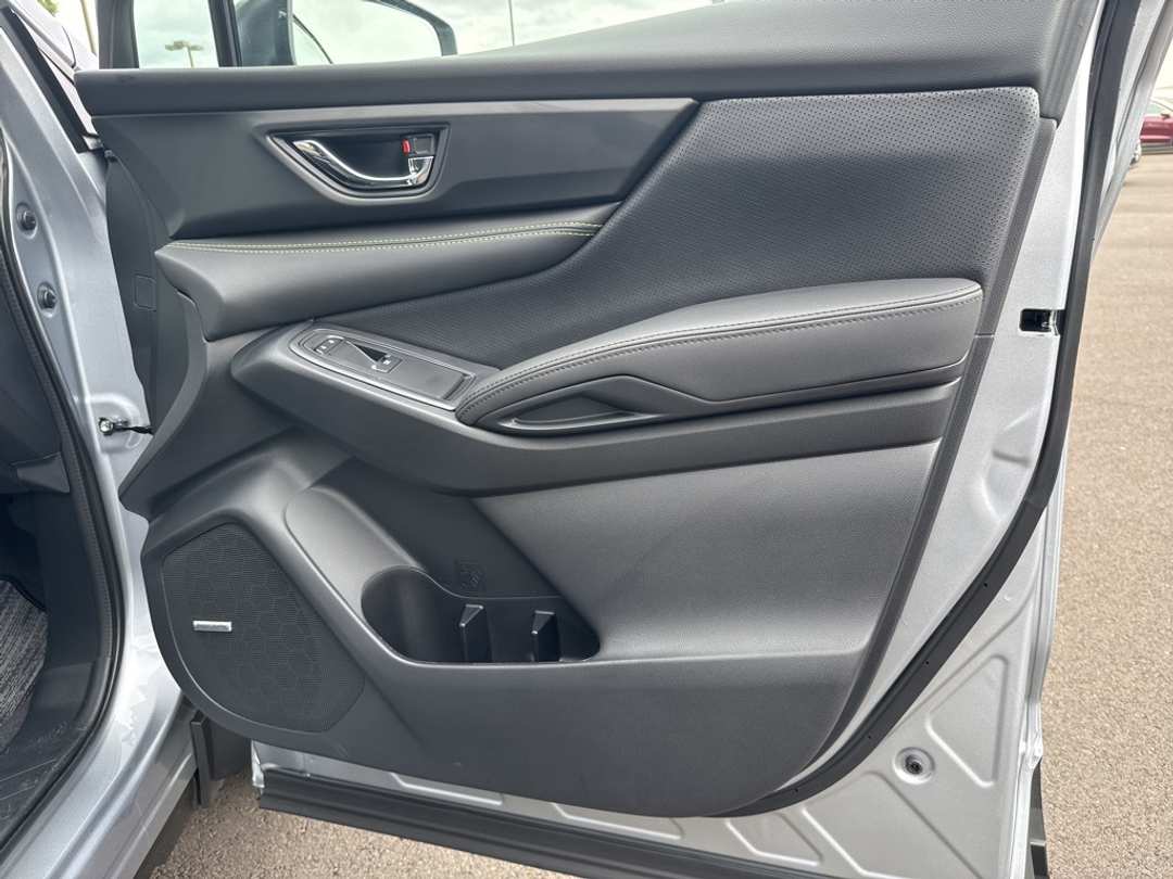 2025 Subaru Ascent Onyx Edition Touring - Image 40